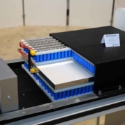 KION Group steigt in Batterie­pack­fertigung ein