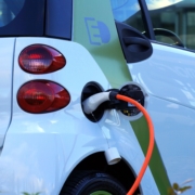 Lithium-Ionen-Batterien für Eilige: Strom tanken in 10 Minuten!