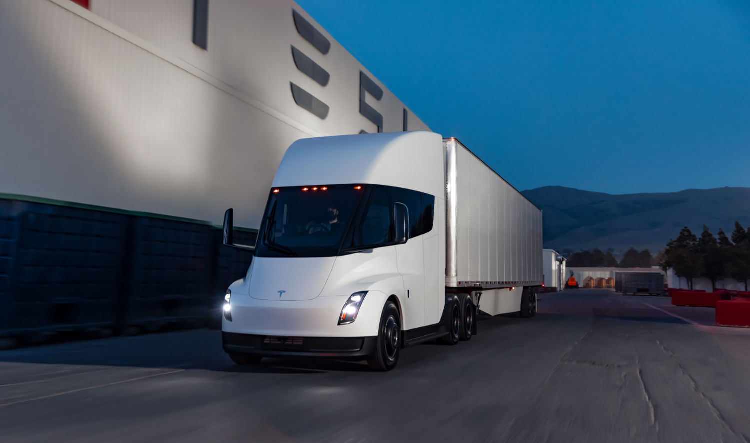 Tesla-Truck kommt mit Megawatt-Ladung - Battery-News.de