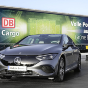 Eröffnung des hochmodernen Automotive Logistics Centers in direkter Nähe zum Mercedes-Benz Werk Bremen. Das Zentrum für Batterielogistik ist Dreh- und Angelpunkt des klimaneutralen Logistikkonzepts für die Batteriesysteme des neuen Mercedes-EQ Modells EQE. 

Opening of the state-of-the-art Automotive Logistics Center in the direct vicinity of the Mercedes-Benz plant in Bremen. The center for battery logistics is the linchpin of the climate neutral logistics concept regarding the battery systems of the new Mercedes-EQ model EQE.