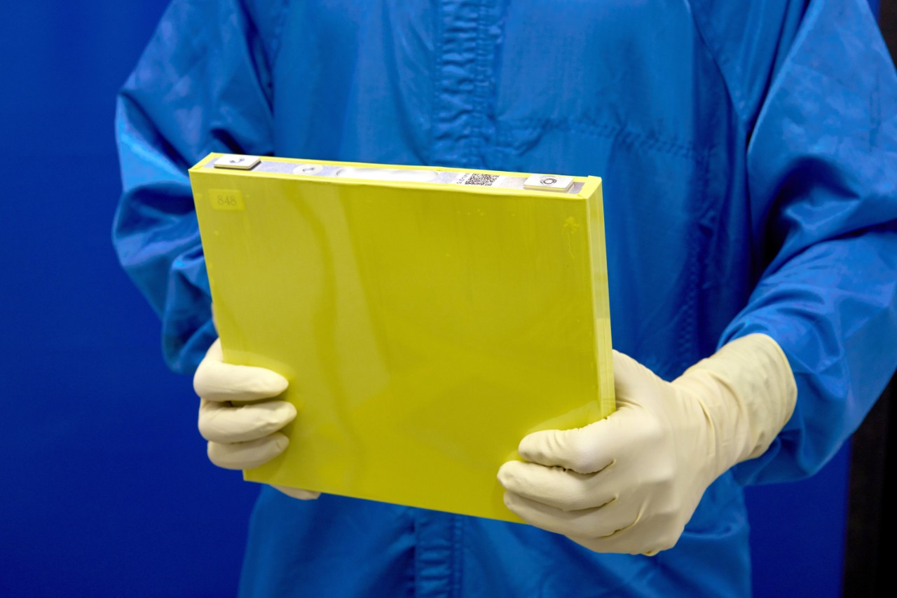 An employee holds a full-size prototype LMR battery cell at the General Motors Wallace Battery Cell Innovation Center. GM has prototyped approximately 300 full-size LMR cells as it worked with LG Energy Solution to crack the code on the chemistry. (Photo by Steve Fecht for General Motors)