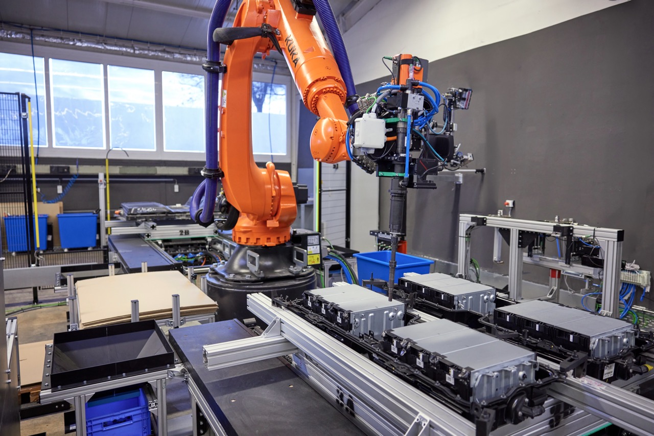 The Step Before the Shredder: How Automated Disassembly Is Transforming Battery Recycling