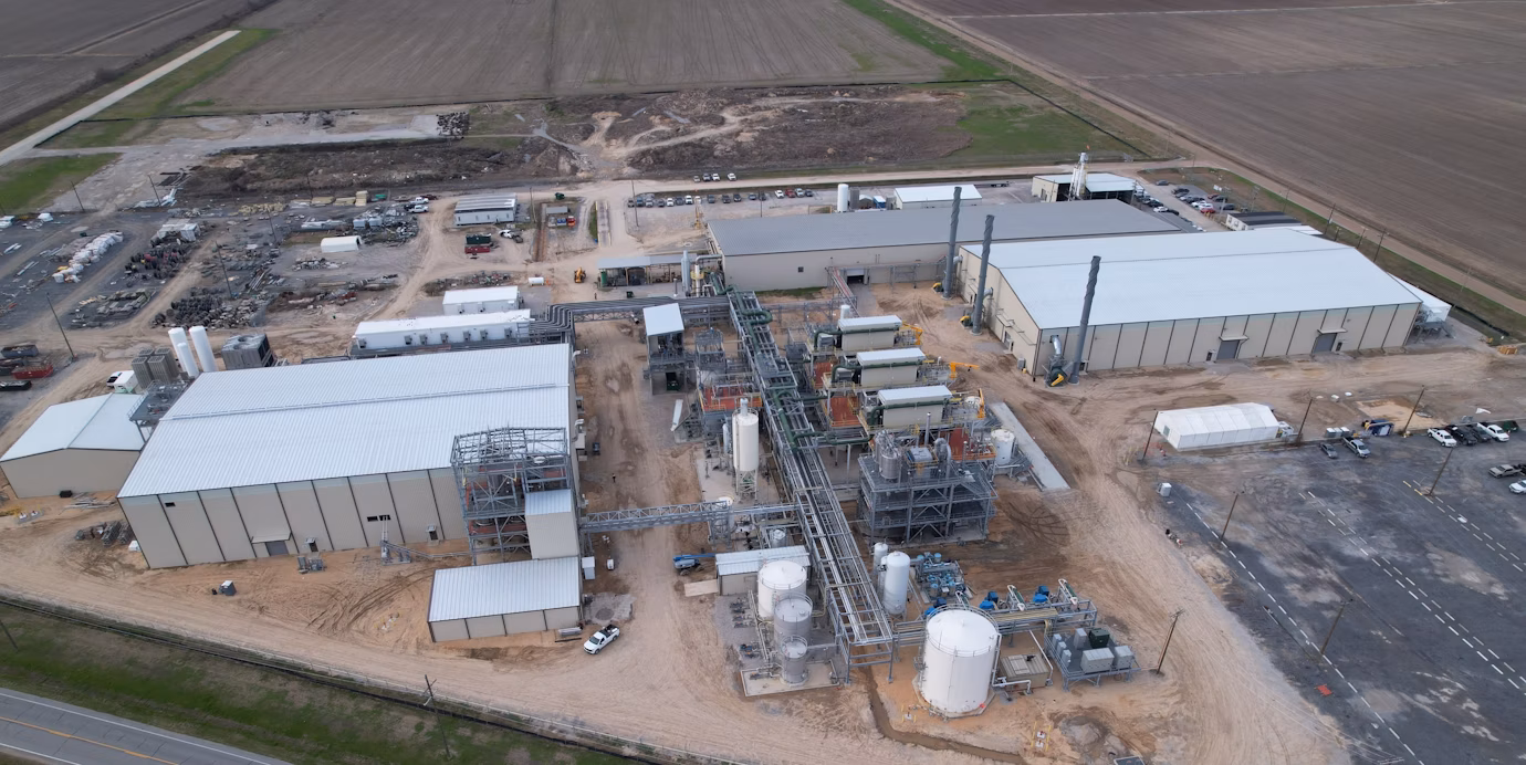 Tesla to Hold onto Graphite Contract with Syrah for Now