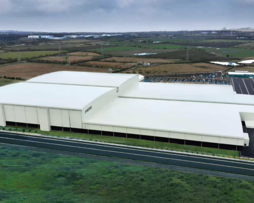 AESC startet Batteriezellenproduktion in neuer Gigafactory