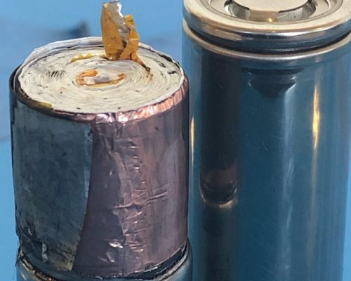 Das Innenleben einer fertigen 21700-Batteriezelle