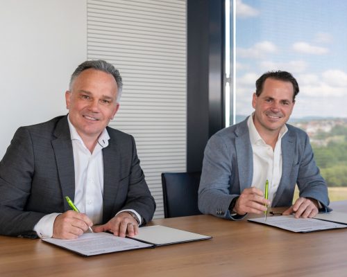 Manz AG investiert in Customcells