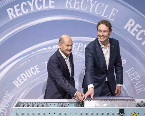 Mercedes-Benz eröffnet Batterierecycling-Anlage