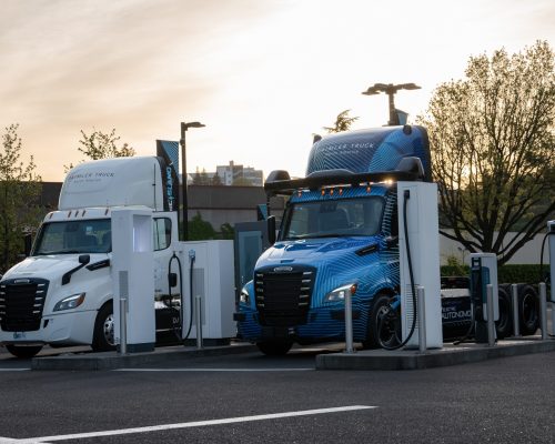 Daimler Truck, Cummins und Paccar gründen Batterie-Joint-Venture