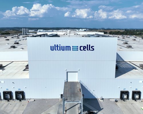 GM und LG rüsten Werk in Tennessee für günstigere LMR-Batteriezellen um